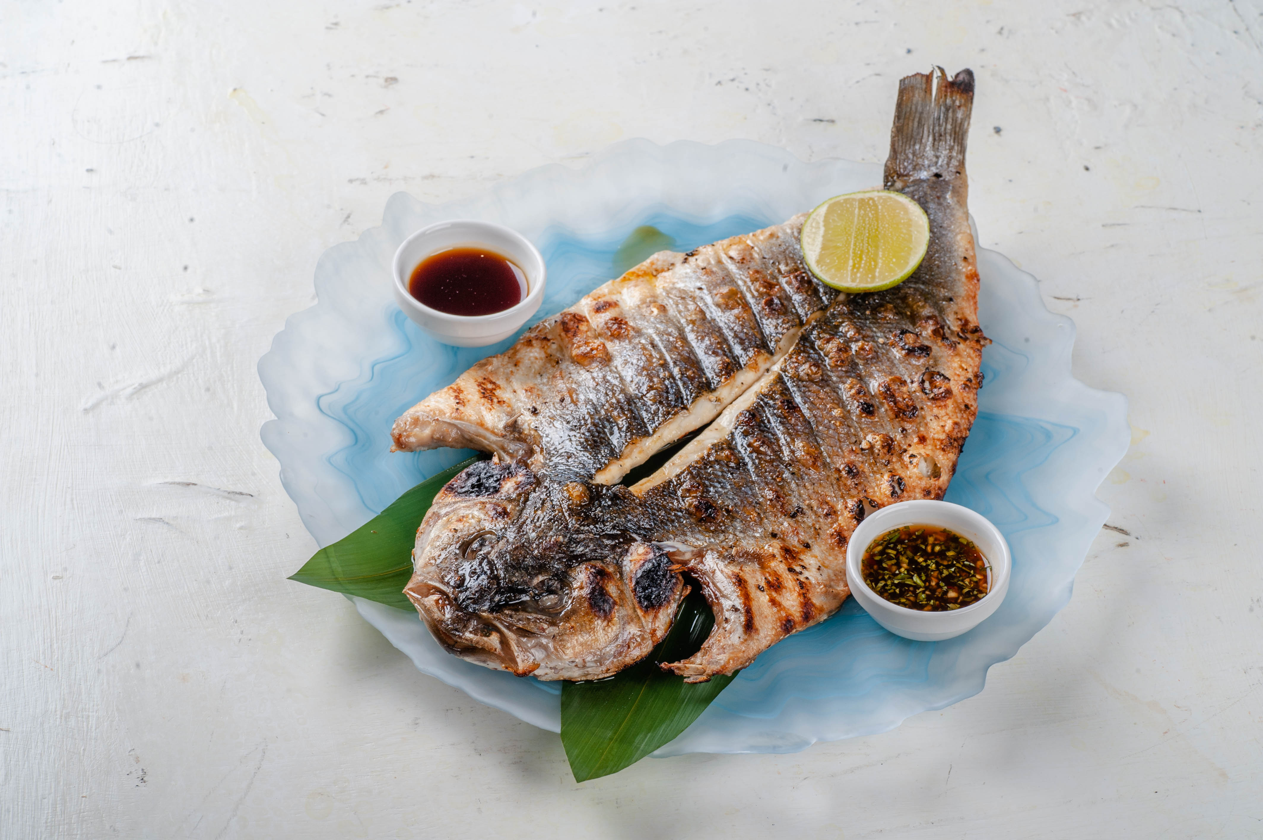 Бабочка из сибаса на углях (классика)